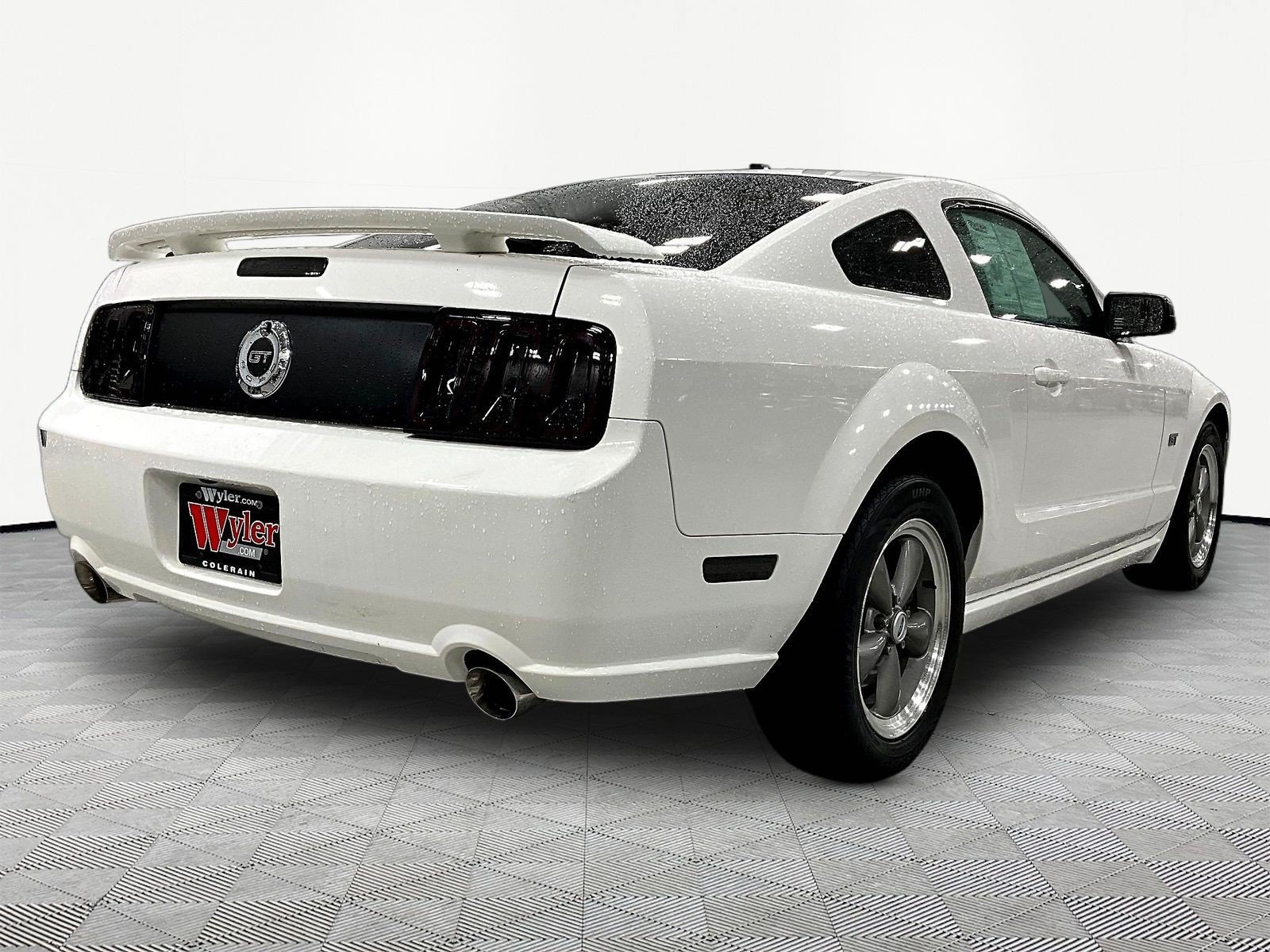 Used 2005 Ford Mustang GT RWD image 6