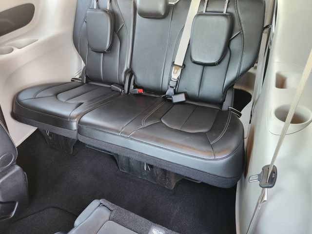 Used 2024 Chrysler Pacifica Touring-L FWD image 29