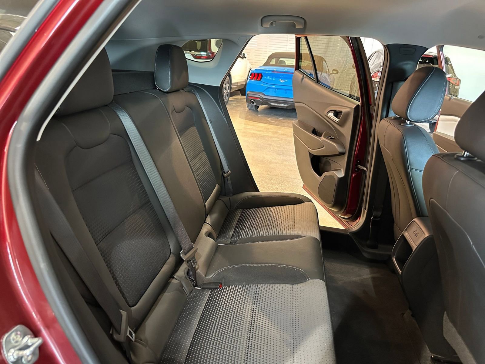 Used 2025 Chevrolet Trax LT FWD image 36