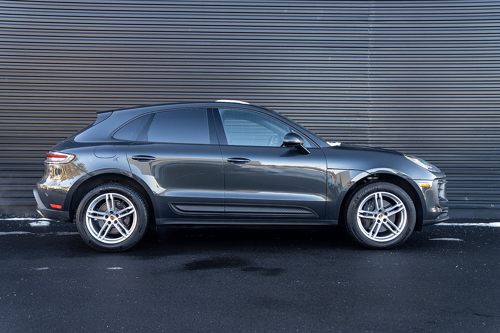 Certified 2025 Porsche Macan AWD/4WD image 26