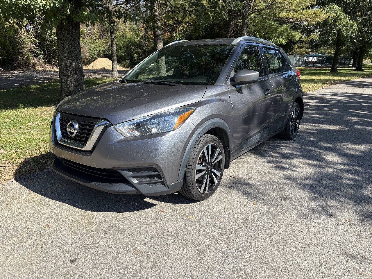 Used 2018 Nissan Kicks SV FWD image 2