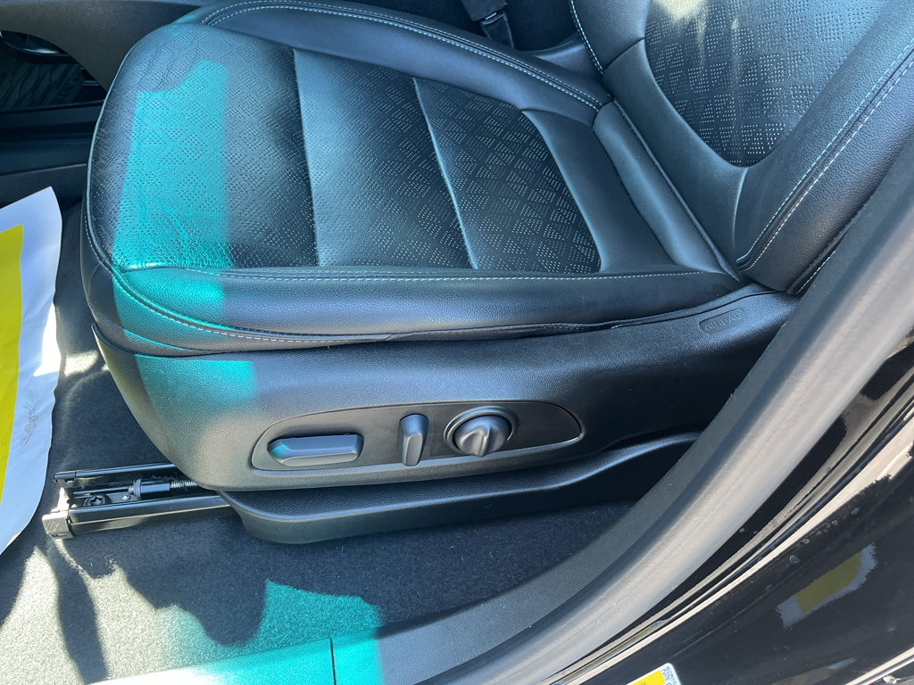 Used 2023 Chevrolet Bolt LT w/ Infotainment Package FWD image 15