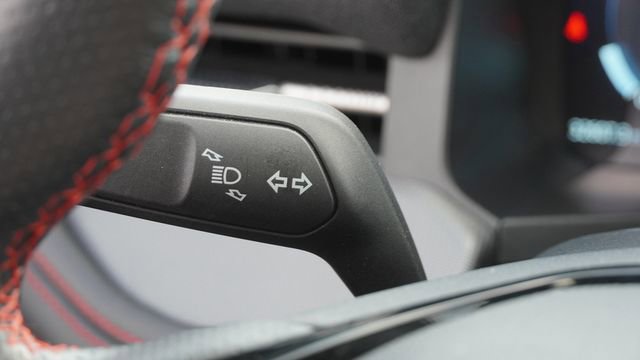 Used 2025 Ford Explorer ST-Line w/ ST-Line Street Pack AWD/4WD image 32