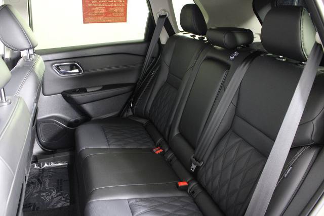 Certified 2025 Nissan Rogue Platinum FWD image 22