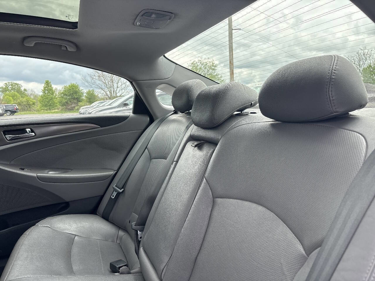 Used 2014 Hyundai Sonata Limited w/ Panoramic Sunroof Package 02 FWD image 15