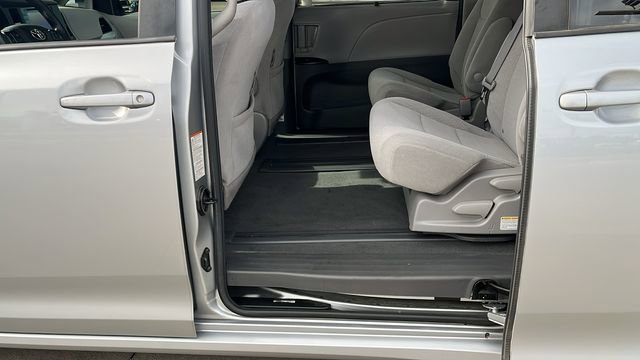 Used 2020 Toyota Sienna LE FWD image 22