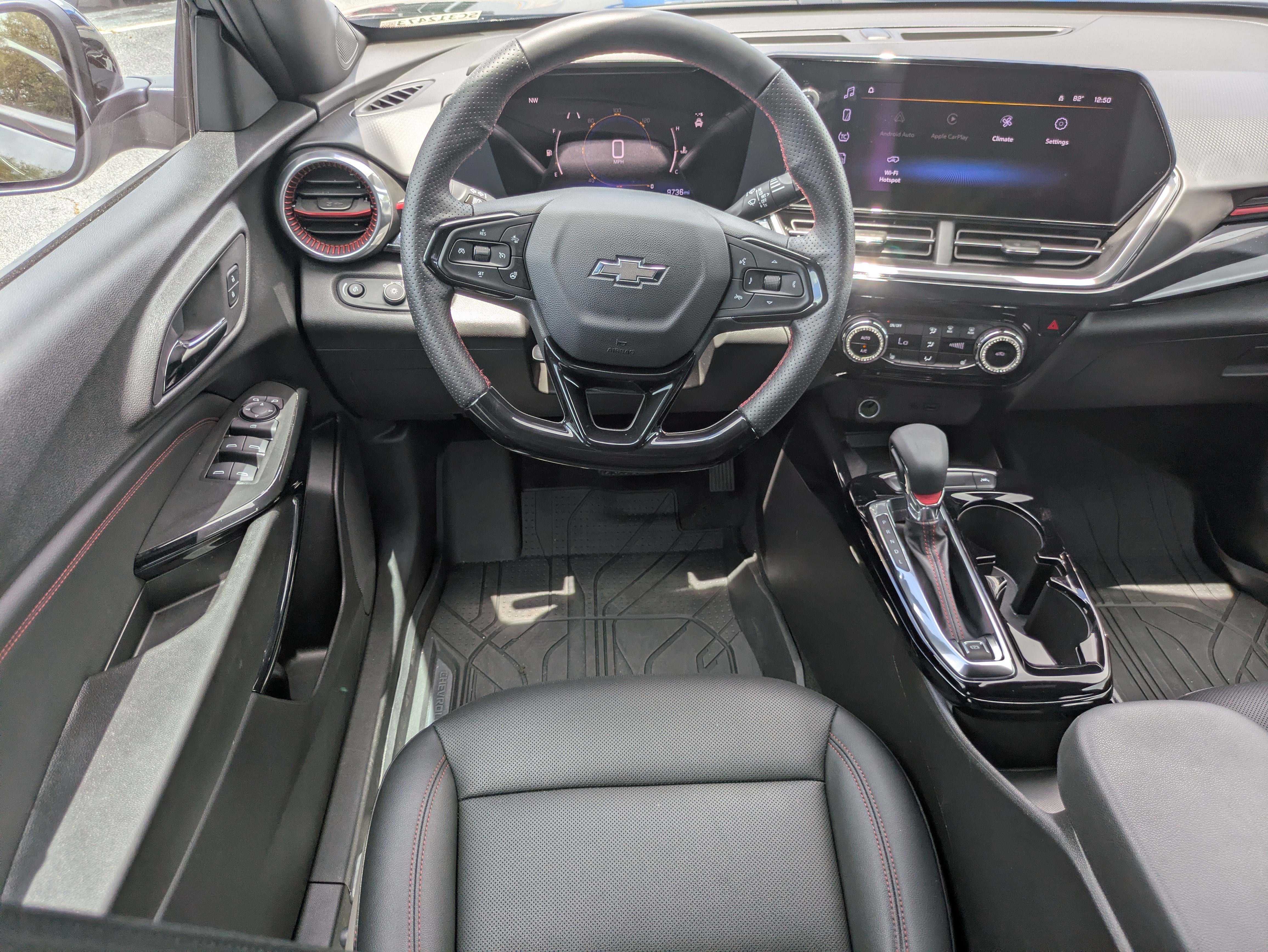 Used 2025 Chevrolet Trax RS w/ Sunroof Package FWD image 4