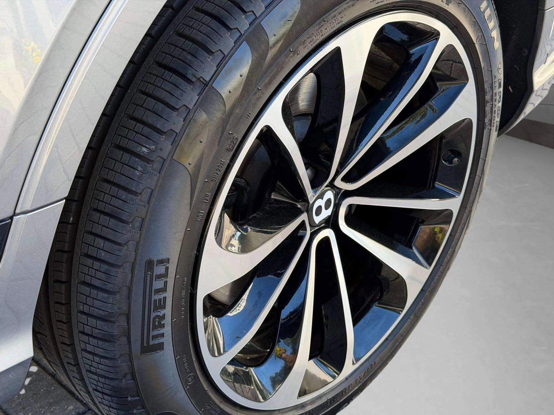 Certified 2022 Bentley Bentayga image 33