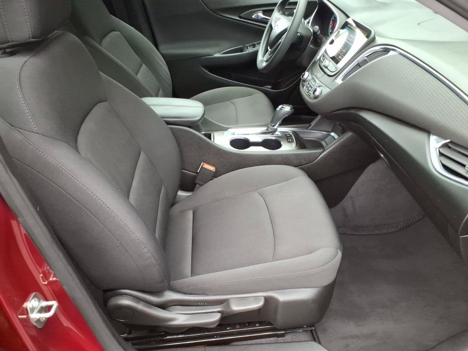 Certified 2019 Chevrolet Malibu LT w/ Driver Confidence Package FWD image 8
