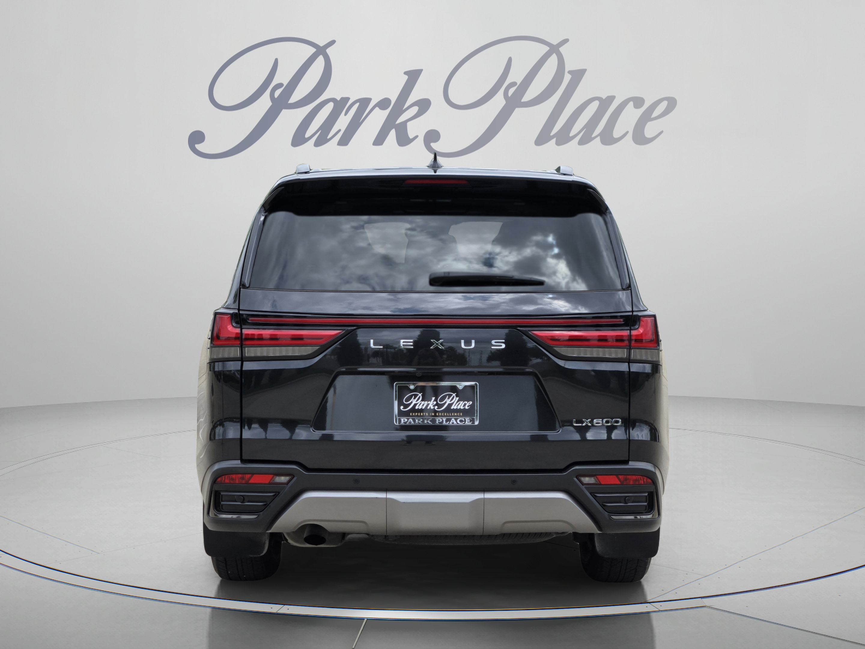 Used 2023 Lexus LX 600 4WD w/ Appearance Package image 4