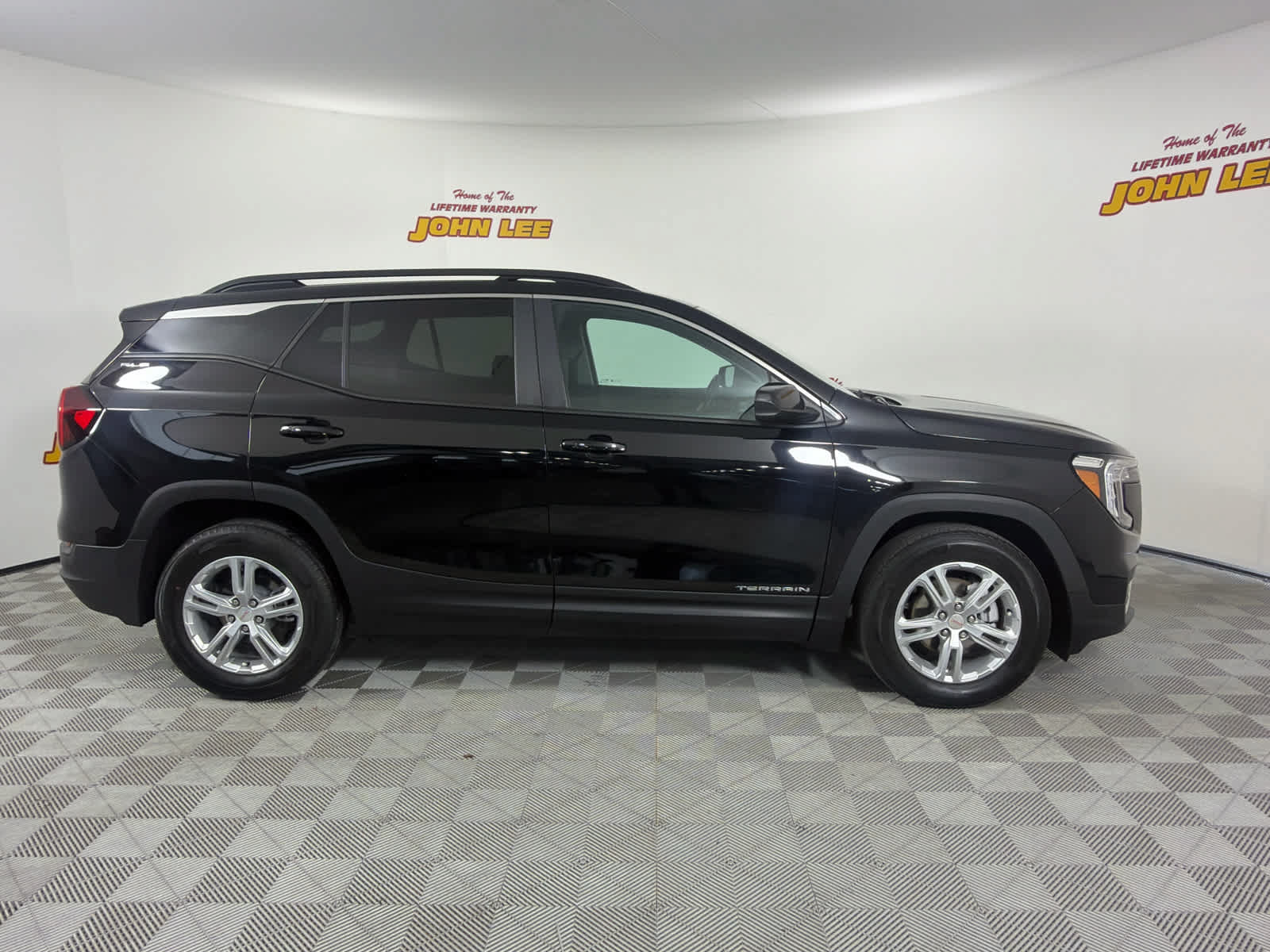Used 2023 GMC Terrain SLE w/ Driver Convenience Package FWD image 7