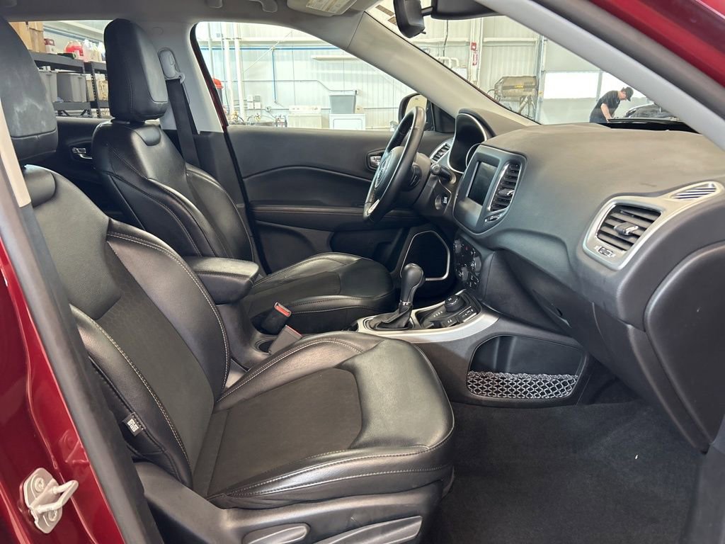 Used 2020 Jeep Compass Latitude w/ Cold Weather Group image 18