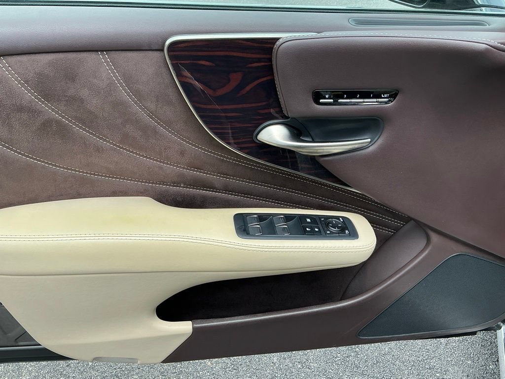 Used 2018 Lexus LS 500 w/ Interior Upgrade Package RWD image 10