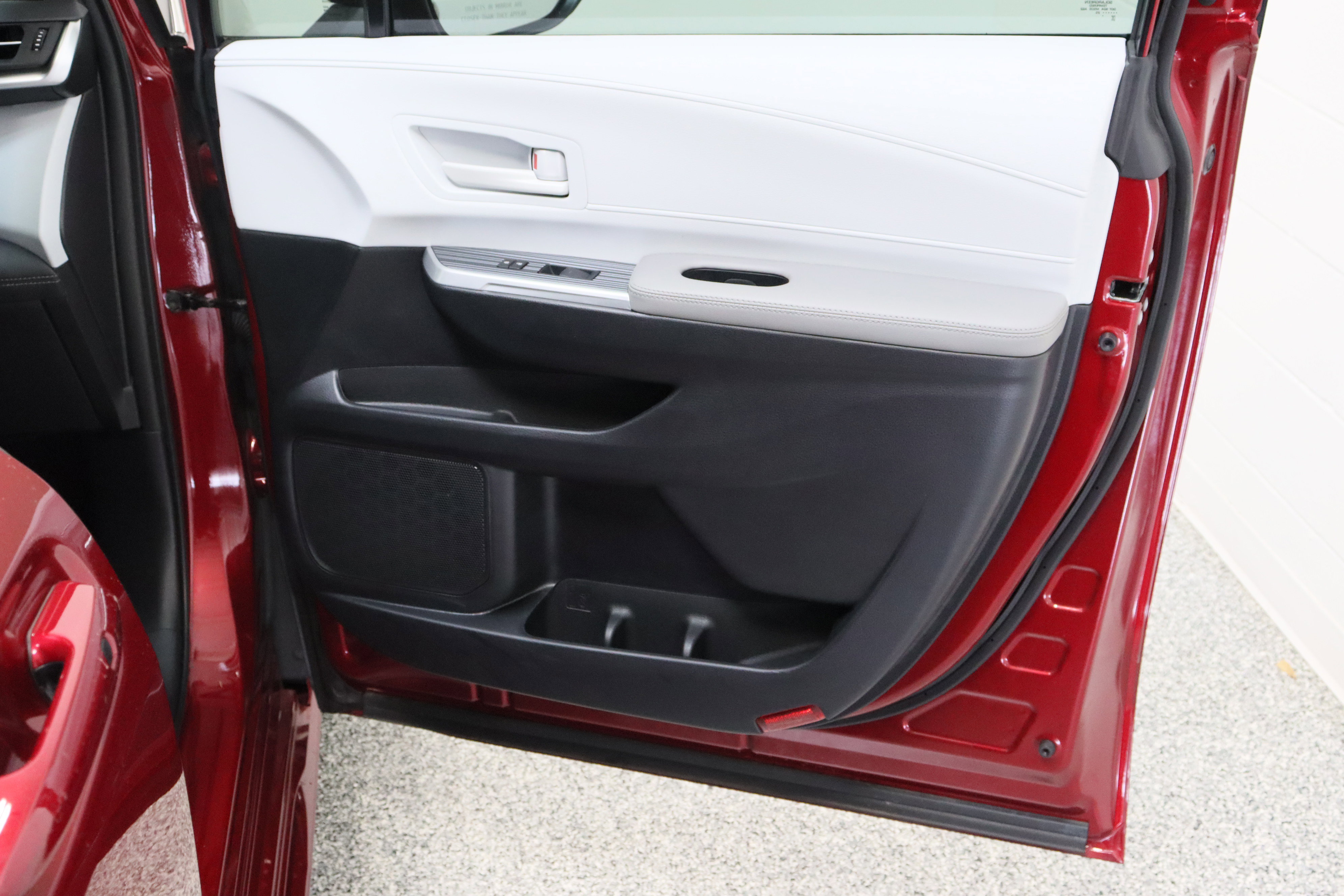 Used 2025 Toyota Sienna LE image 34