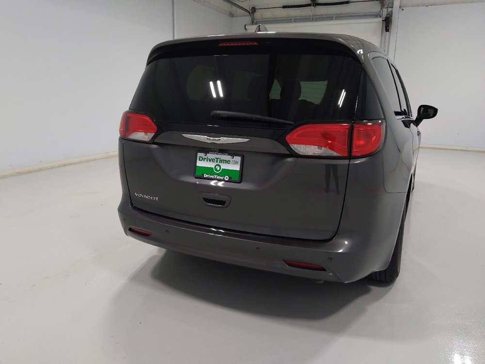 Used 2021 Chrysler Voyager LX FWD image 7