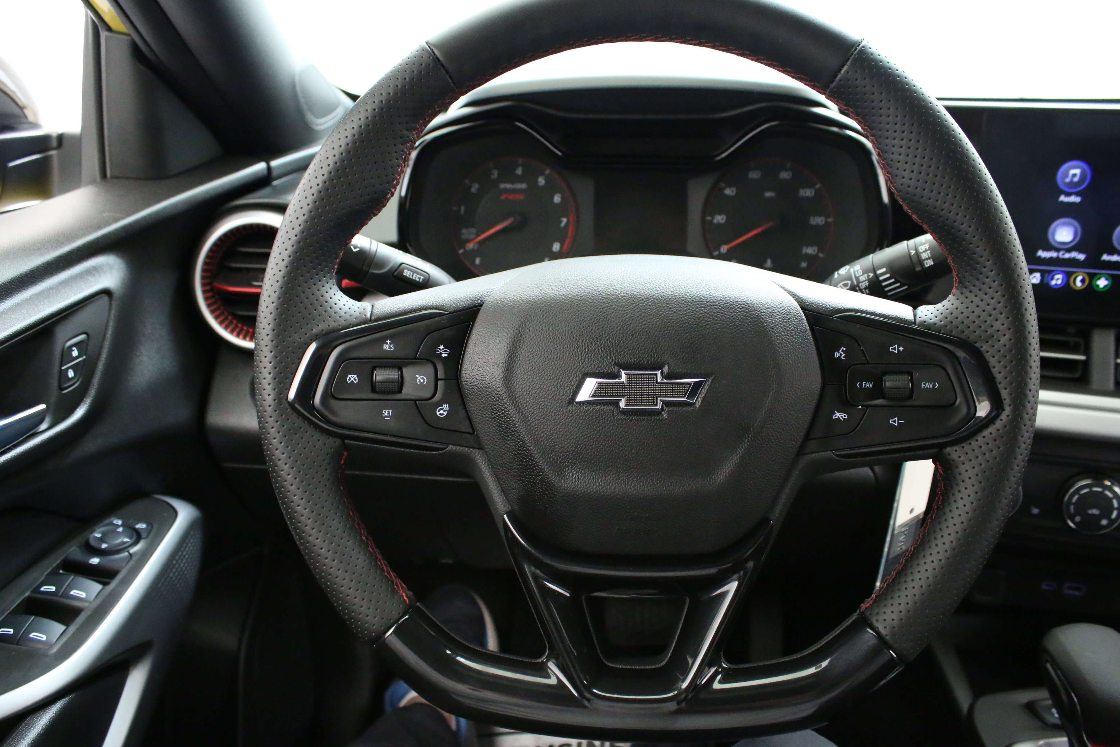 Certified 2024 Chevrolet Trax RS w/ Sunroof Package FWD image 13