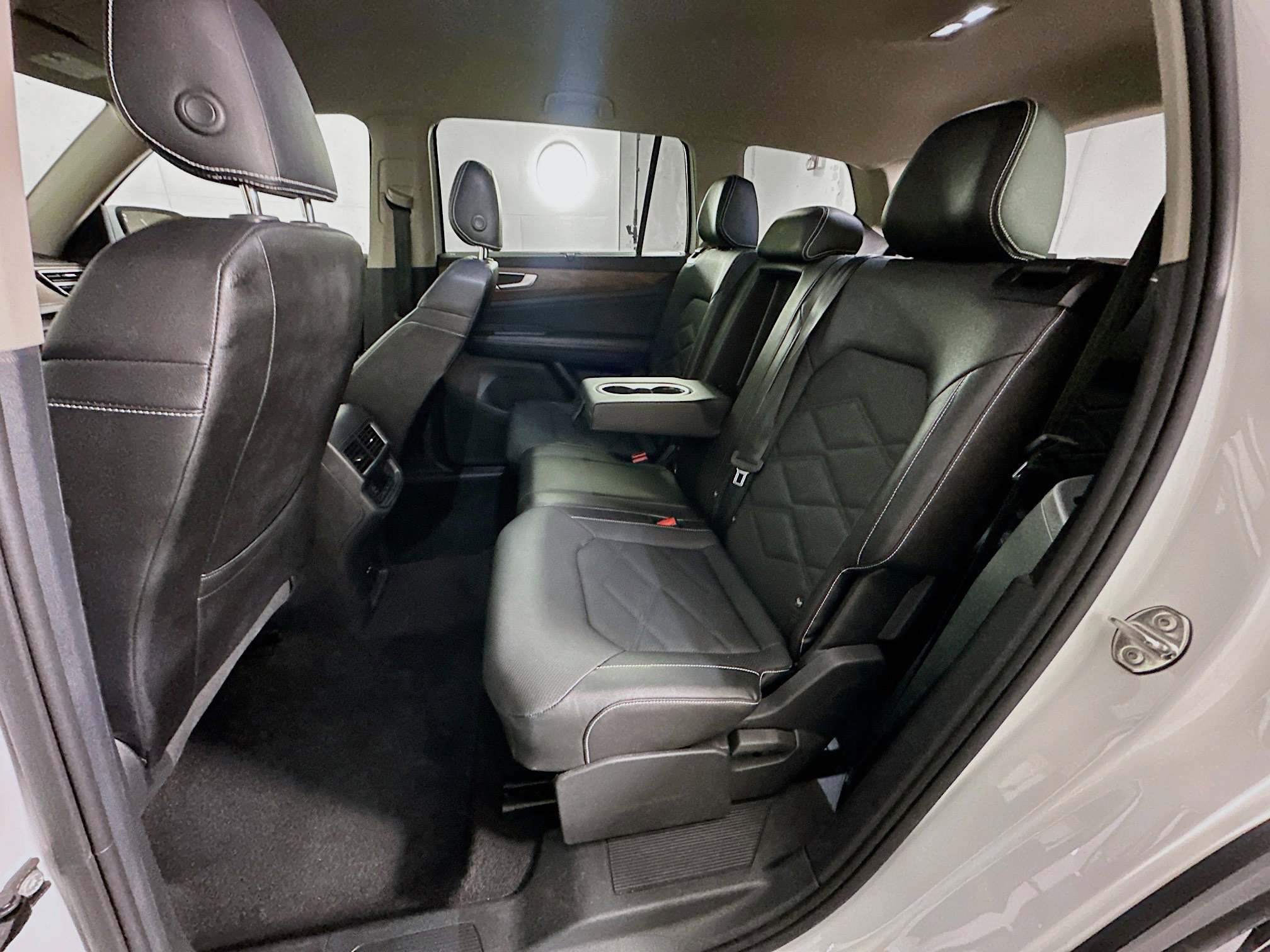 Used 2025 Volkswagen Atlas SE image 29