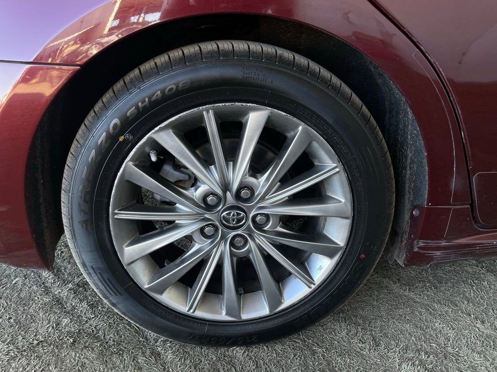 Used 2016 Toyota Avalon Limited image 10