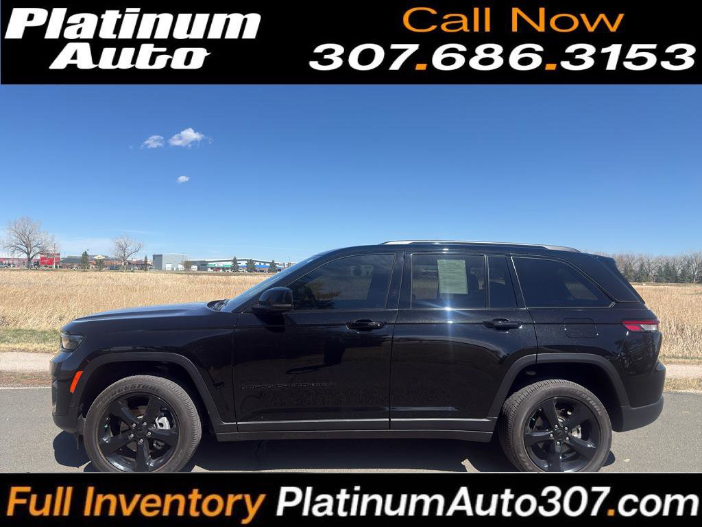 Used 2024 Jeep Grand Cherokee Altitude AWD/4WD image 1