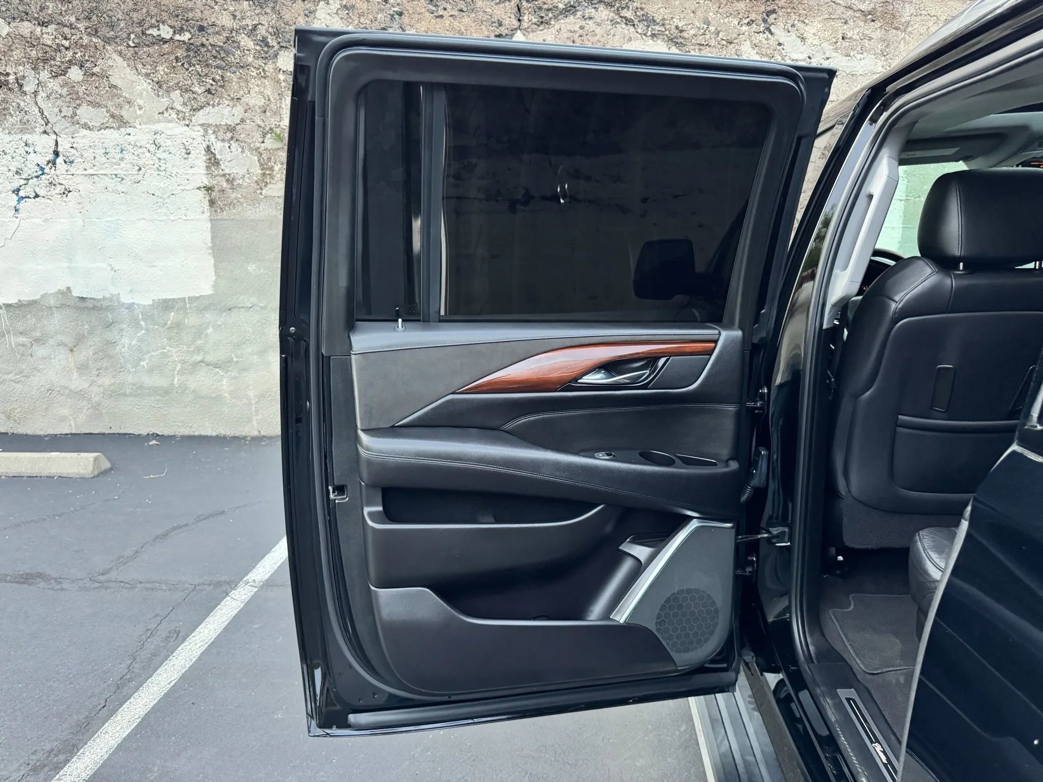 Used 2020 Cadillac Escalade ESV Premium Luxury w/ Escalade Sport Edition AWD/4WD image 30