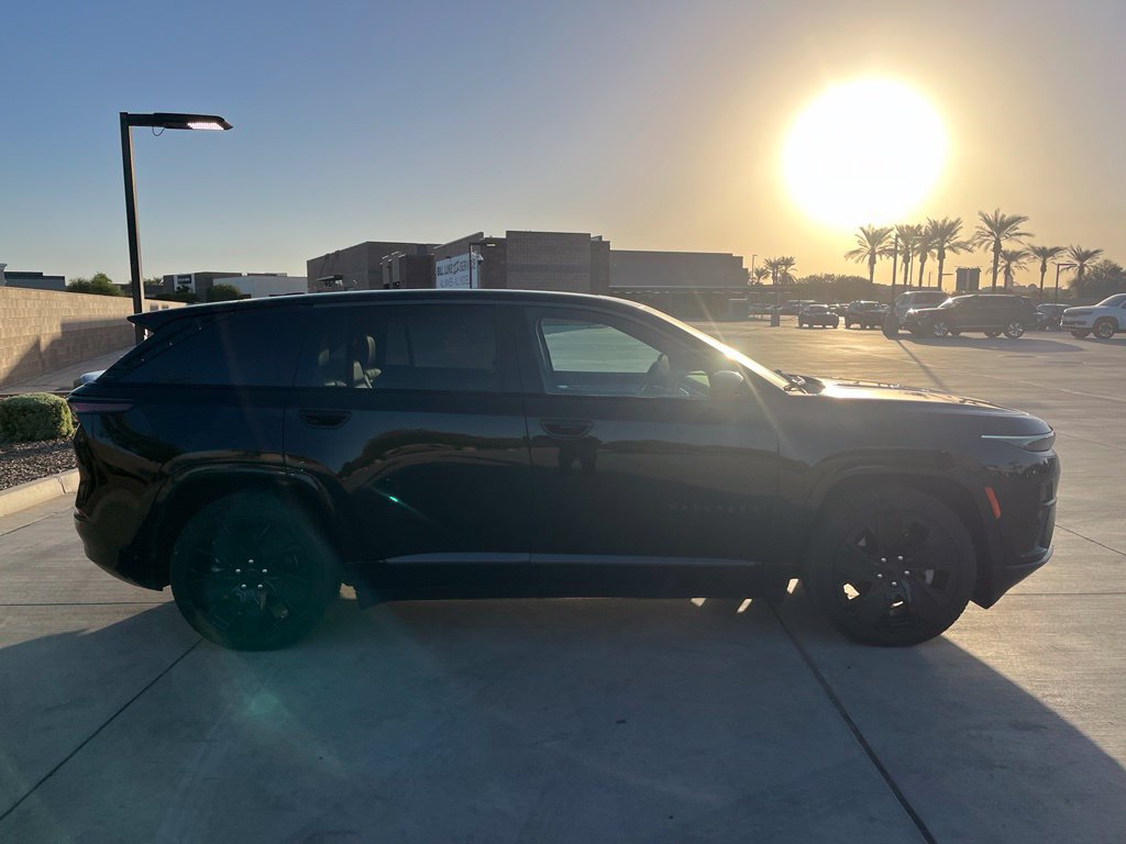 Used 2025 Jeep Wagoneer S Launch Edition AWD/4WD image 5