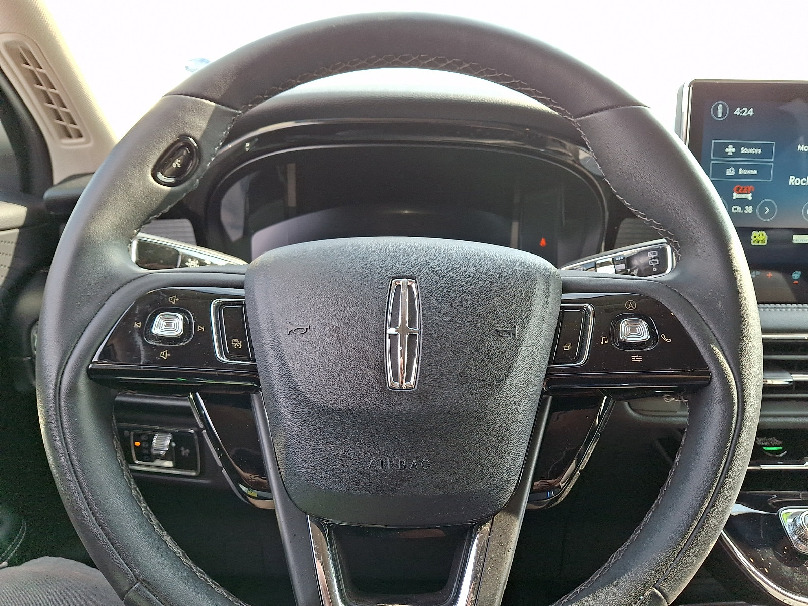 Certified 2024 Lincoln Corsair FWD w/ Equipment Group 101A image 19