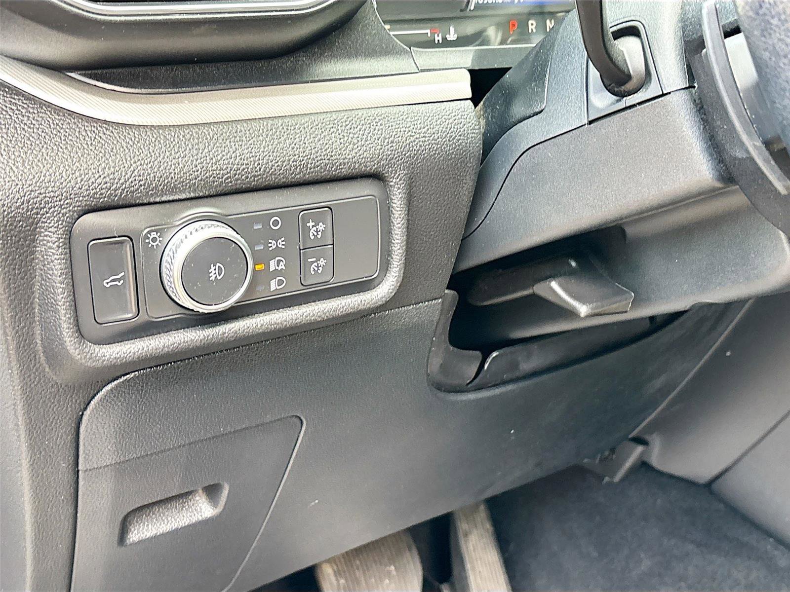 Used 2020 Ford Explorer XLT w/ Equipment Group 202A image 10