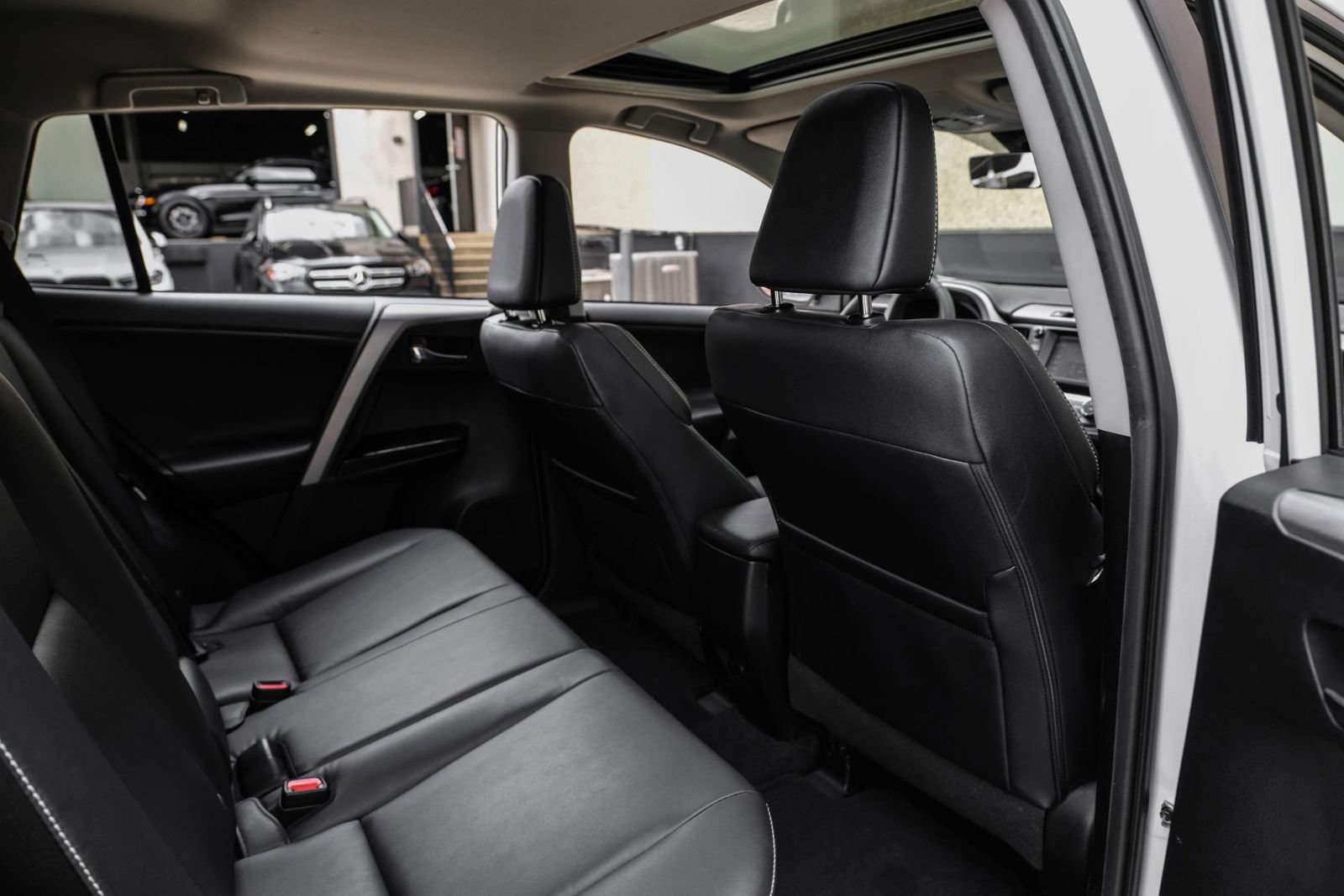 Used 2017 Toyota RAV4 Limited FWD image 39