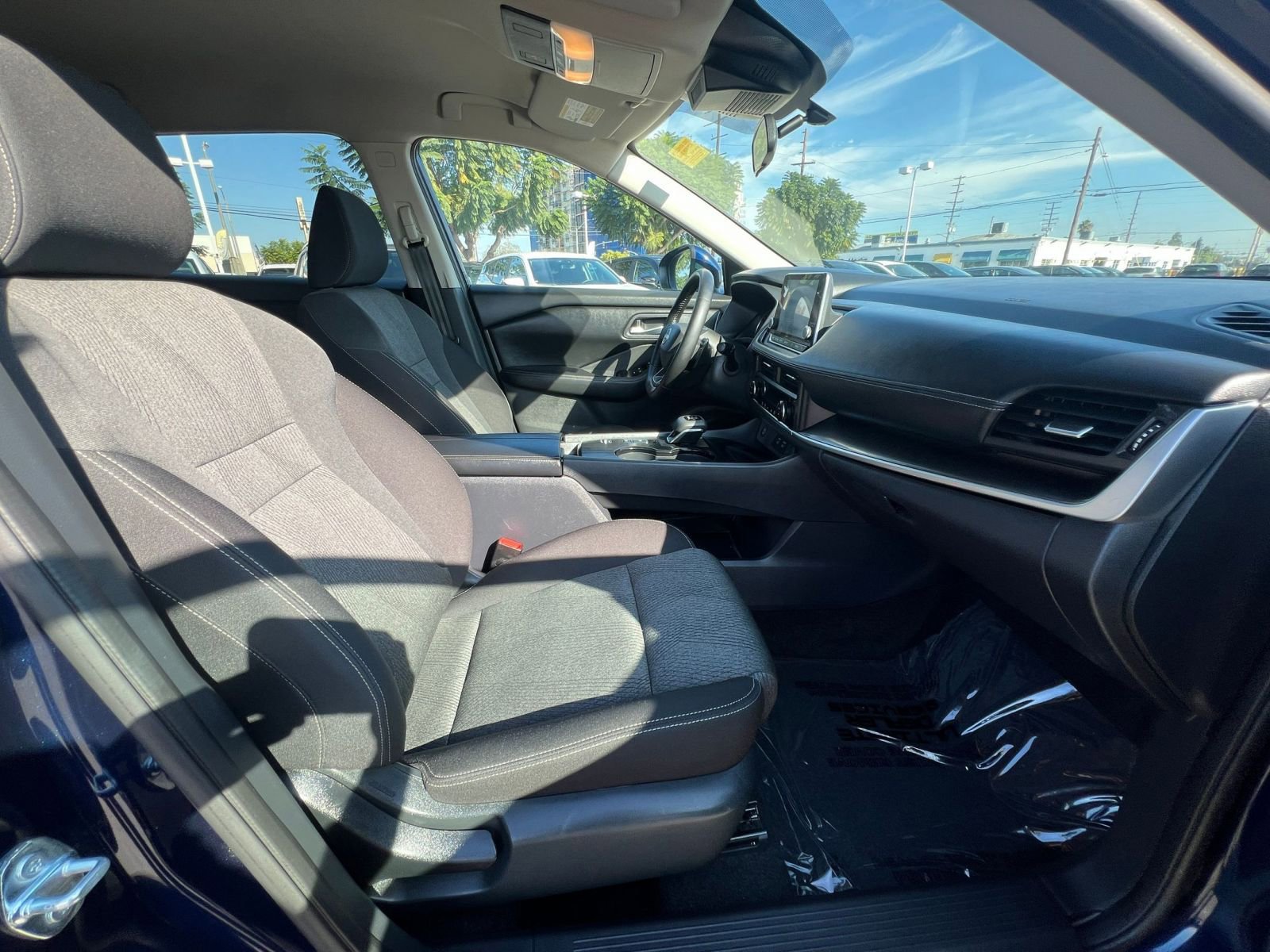 Used 2025 Nissan Rogue SV image 36