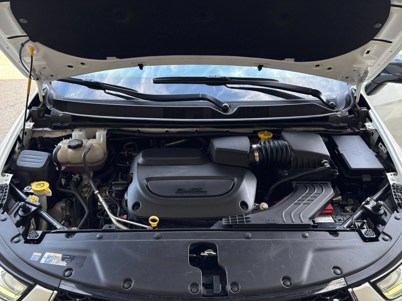 Used 2024 Chrysler Pacifica Touring-L FWD image 34
