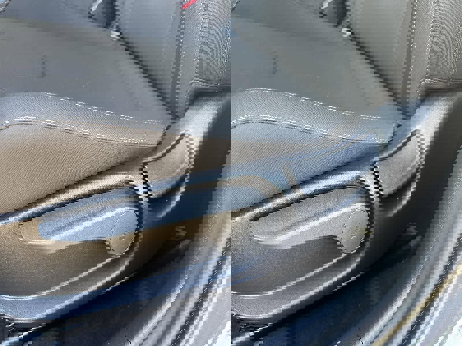 Certified 2025 Hyundai Elantra SEL image 22