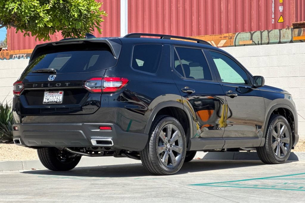 Certified 2025 Honda Pilot Sport image 8