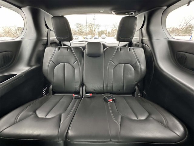 Used 2021 Chrysler Pacifica Touring-L w/ Uconnect Theater Family Group image 34