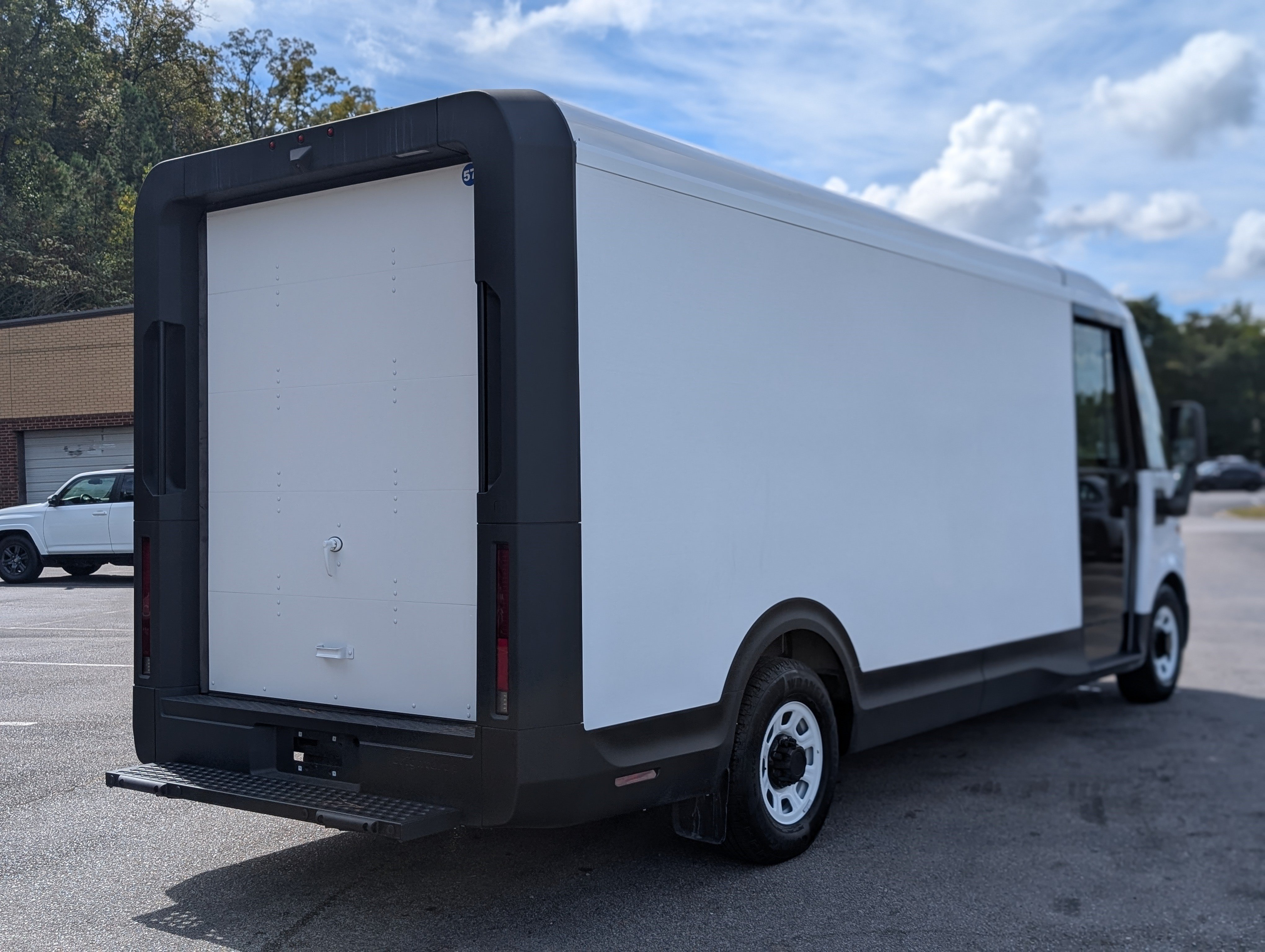 Used 2024 Chevrolet Brightdrop 600 w/ Commercial Equipment Package AWD/4WD image 9