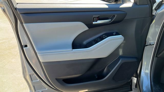 New 2026 Toyota Highlander XLE image 5