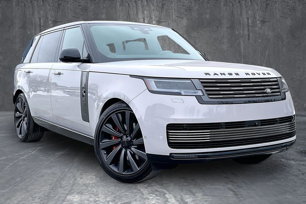 New 2026 Land Rover Range Rover SV image 2