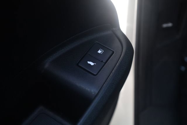 Used 2017 Honda Pilot Touring image 16