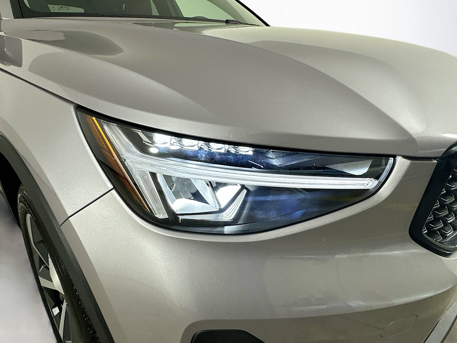 New 2026 Volvo XC40 B5 Core w/ Protection Package Premier AWD/4WD image 9