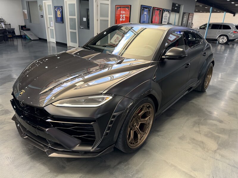 Used 2025 Lamborghini Urus SE AWD/4WD image 2