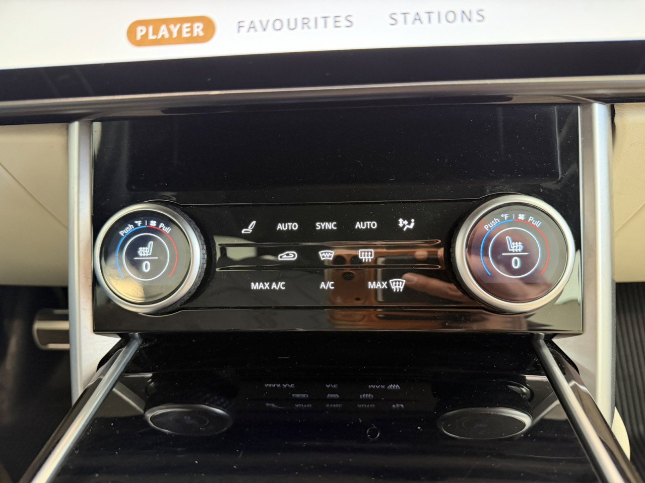 Used 2023 Land Rover Range Rover SE AWD/4WD image 18