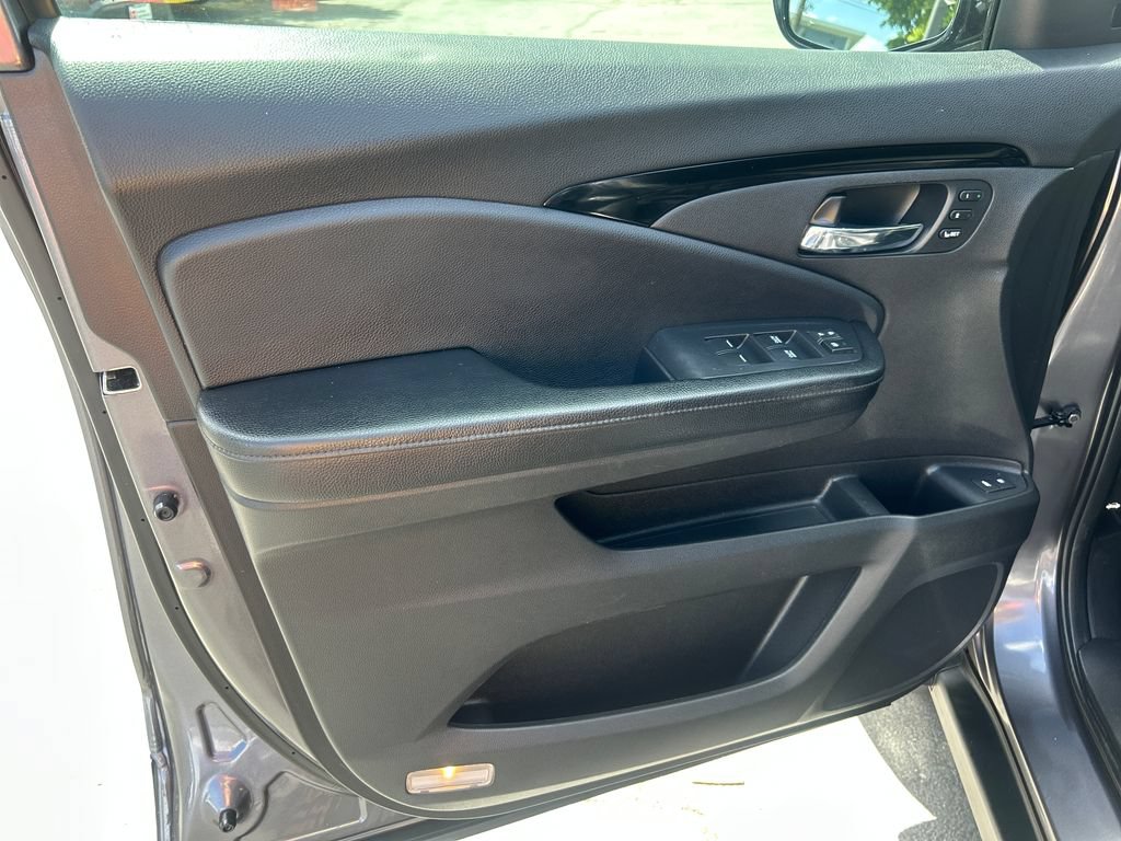 Used 2018 Honda Pilot Elite image 11