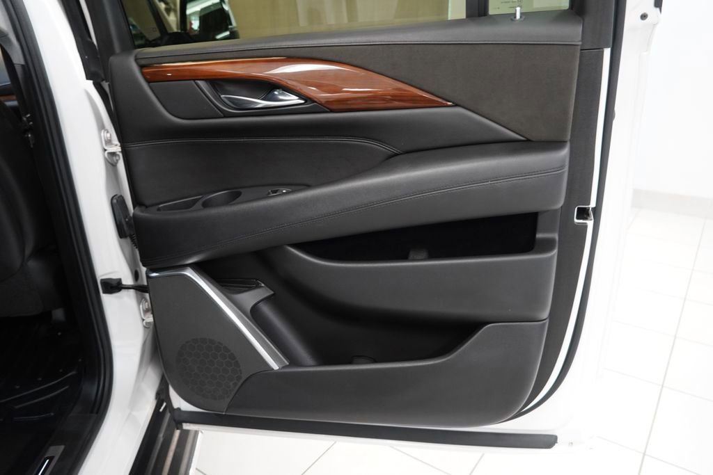 Used 2019 Cadillac Escalade ESV Luxury image 34