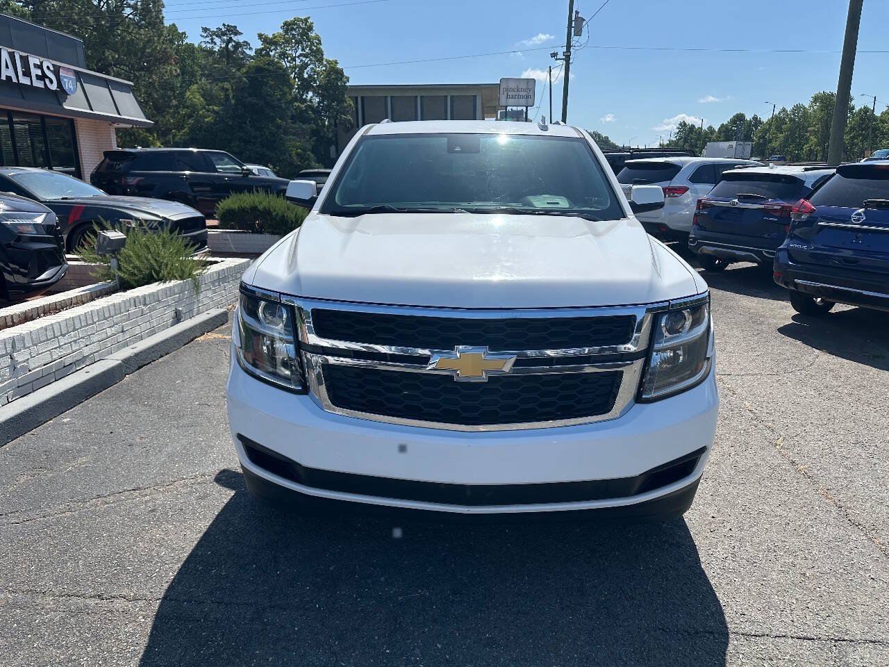 Used 2015 Chevrolet Suburban LT RWD image 5