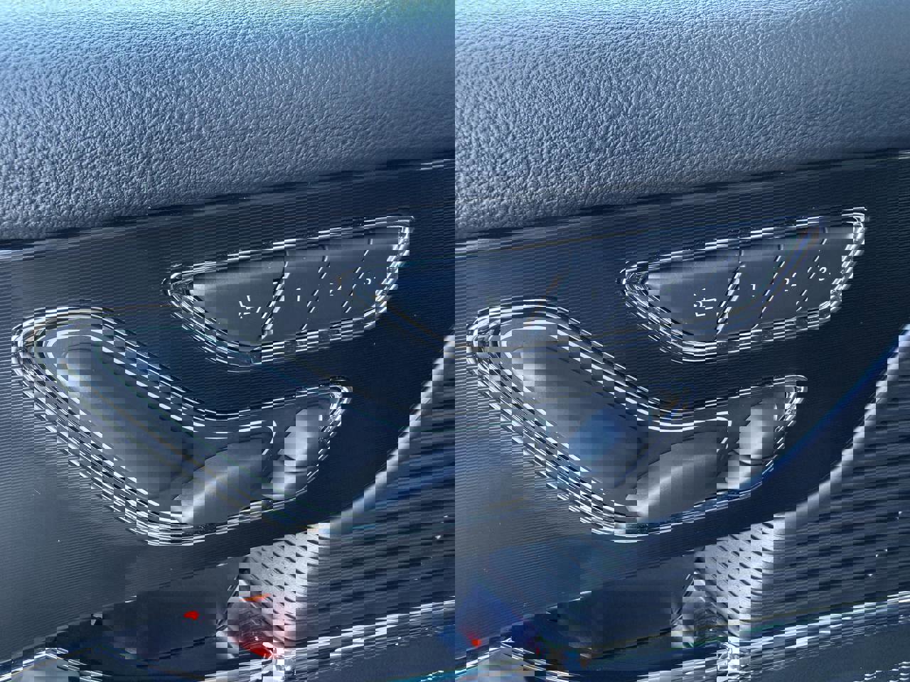 Used 2022 Lincoln Corsair Reserve w/ Equipment Group 201A image 11