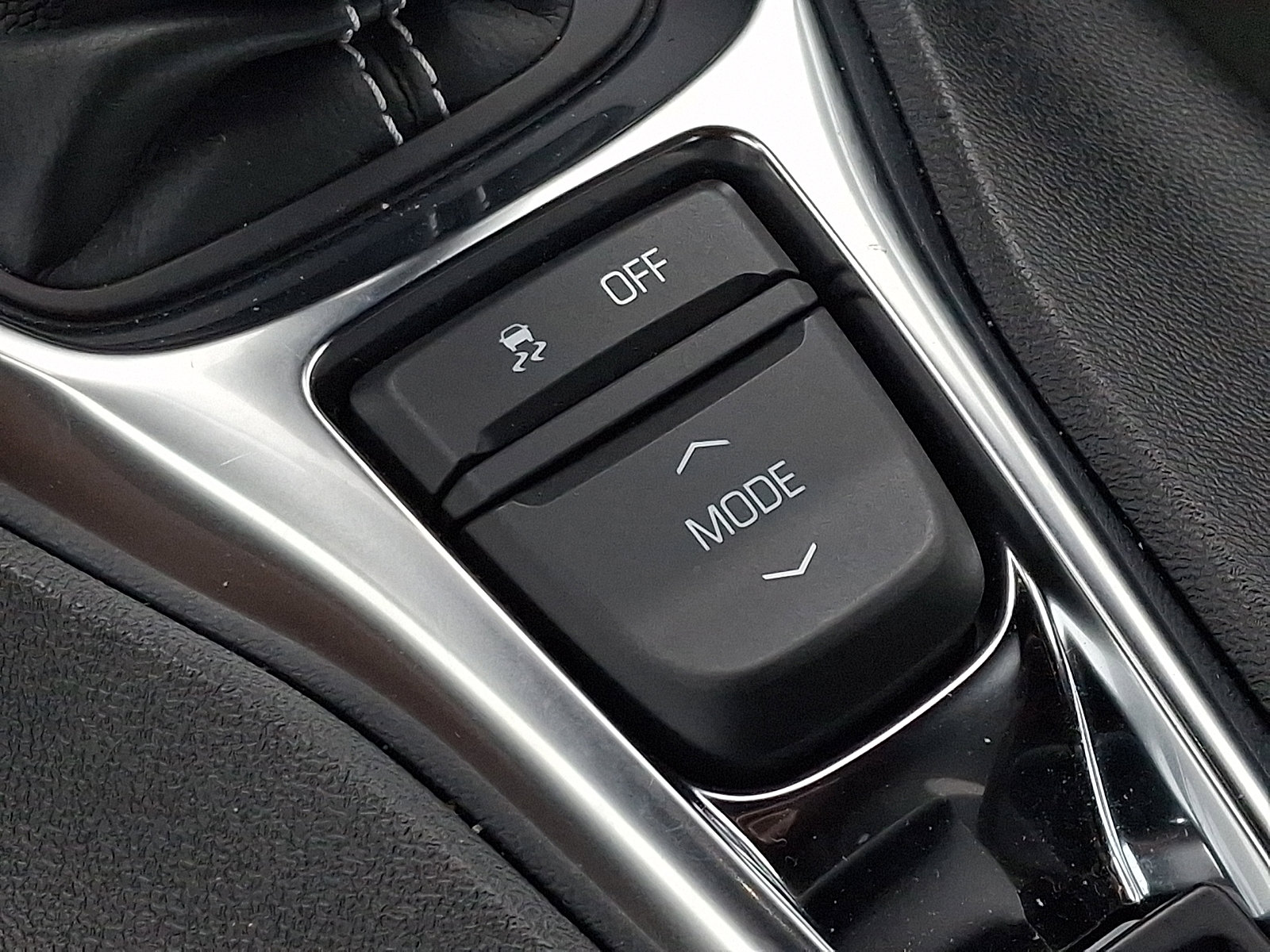 Used 2022 Chevrolet Camaro LT image 25