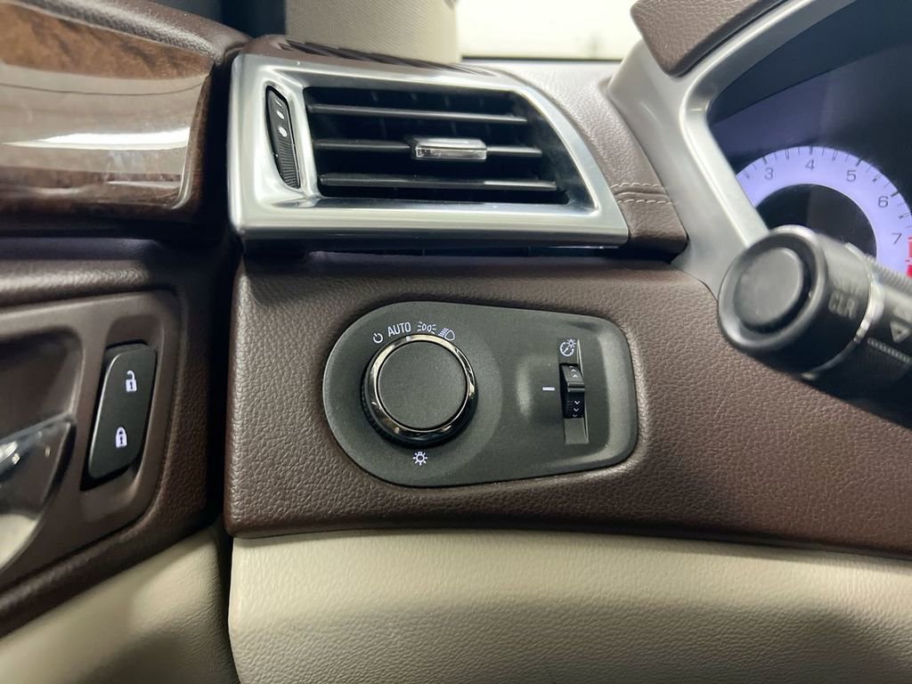 Used 2012 Cadillac SRX Luxury image 17