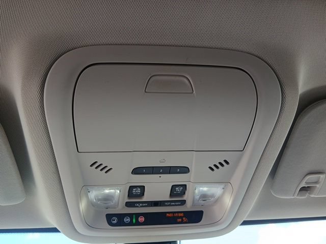 Used 2023 GMC Acadia Denali w/ Denali Ultimate Package FWD image 39