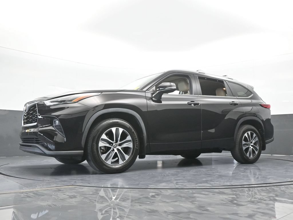 Used 2022 Toyota Highlander XLE FWD image 56