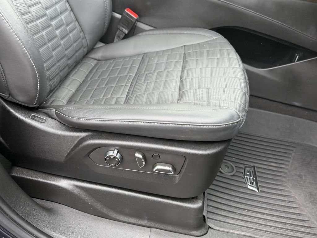 Used 2023 Cadillac Escalade ESV Sport Platinum AWD/4WD image 11