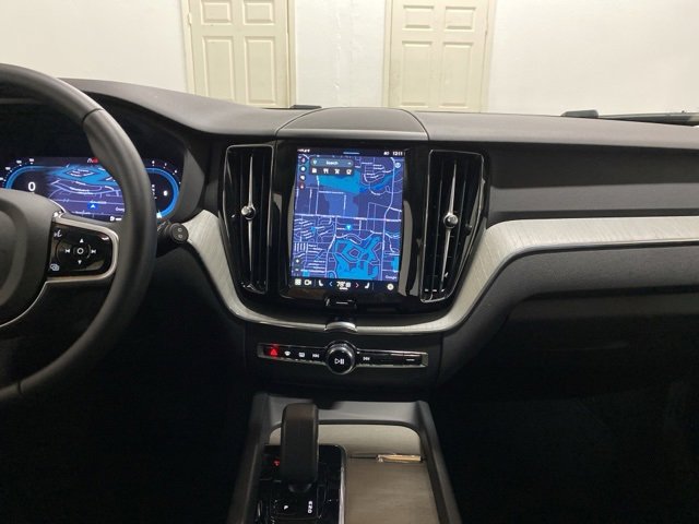 Used 2025 Volvo XC60 B5 Plus image 14